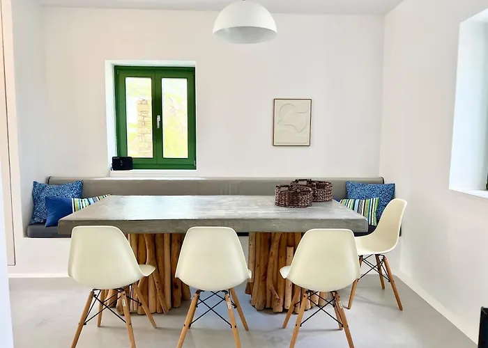 Paros Front House Nyaraló