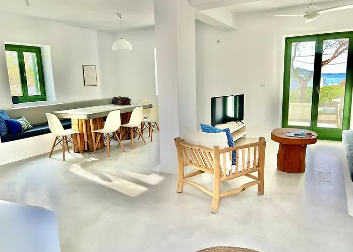 Paros Front House Nyaraló