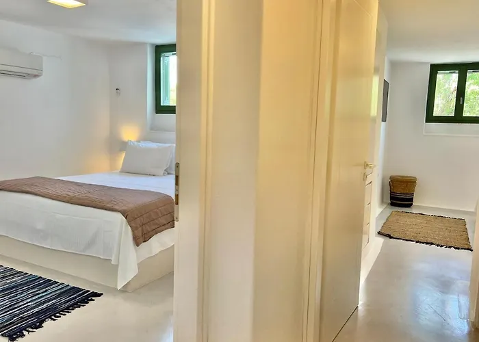 Paros Front House Nyaraló Náusza