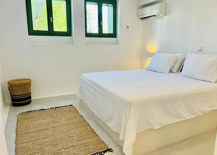 Paros Front House Nyaraló